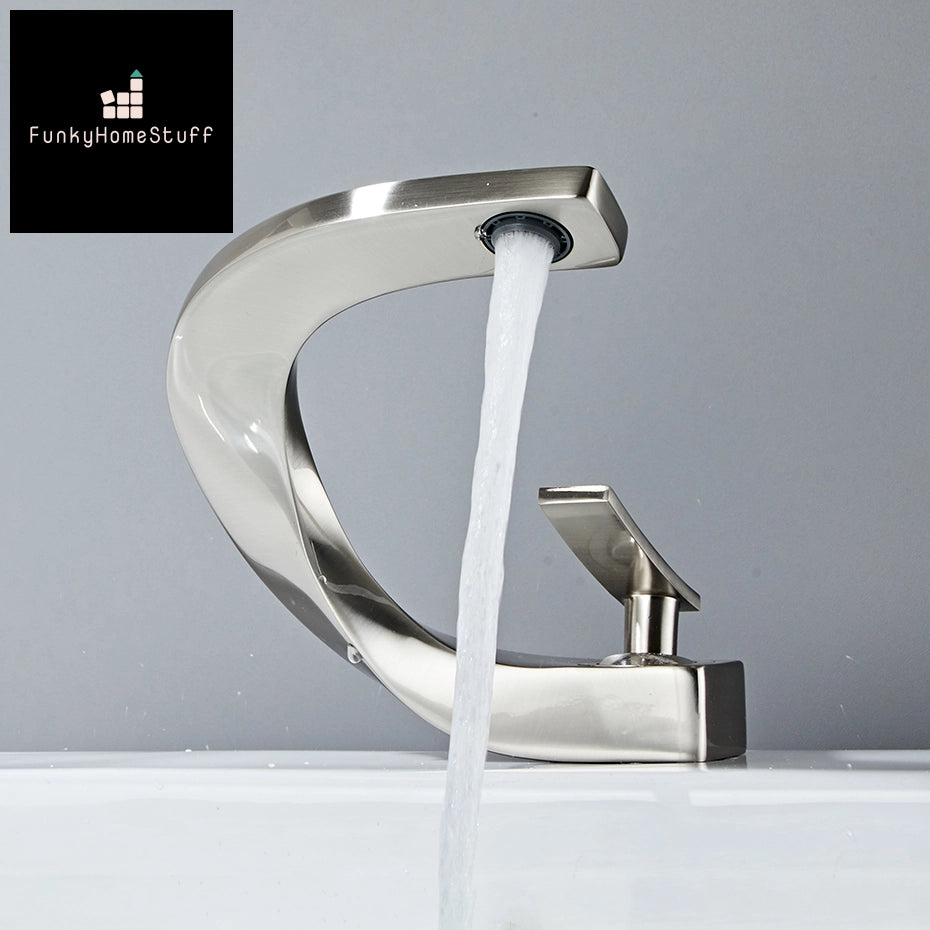 Elegant Modern Brass Basin Faucet - Bathroom Essential