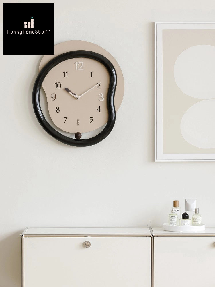 Wavy Frame Simple Punch-free Wall Clock